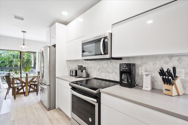 11311 Pond View Drive C201, Wellington, FL 33414