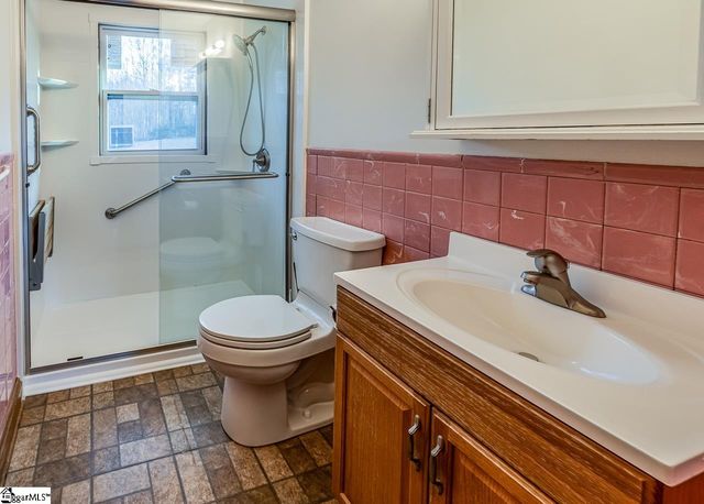 18 Derwood Circle, Greenville, SC 29617