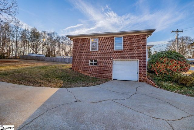 18 Derwood Circle, Greenville, SC 29617