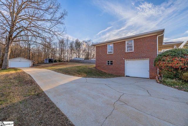 18 Derwood Circle, Greenville, SC 29617