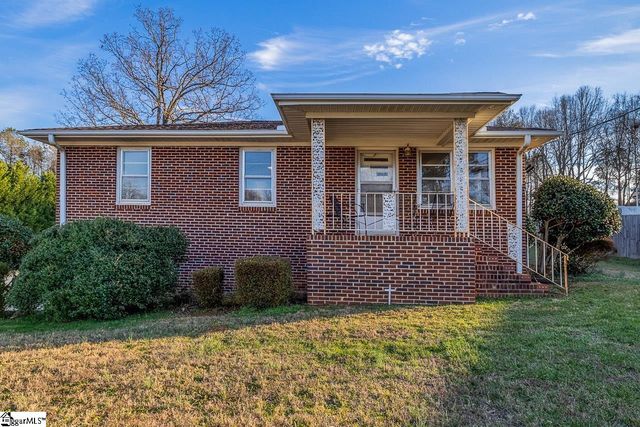 18 Derwood Circle, Greenville, SC 29617