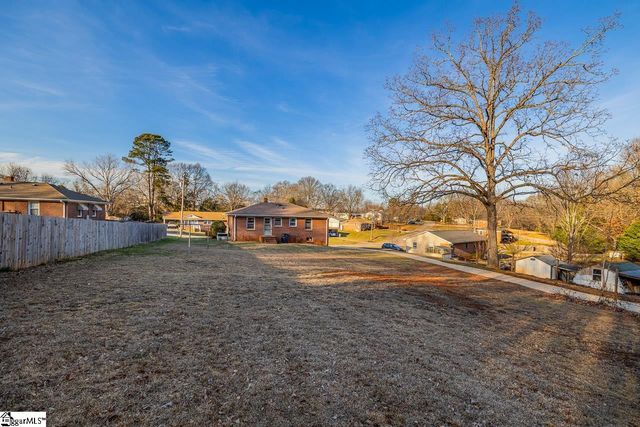 18 Derwood Circle, Greenville, SC 29617