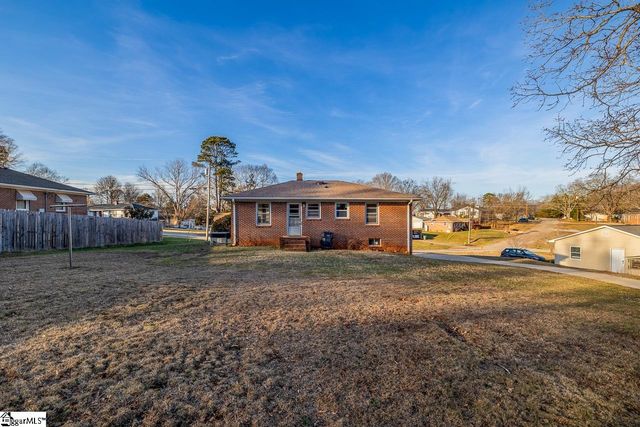 18 Derwood Circle, Greenville, SC 29617