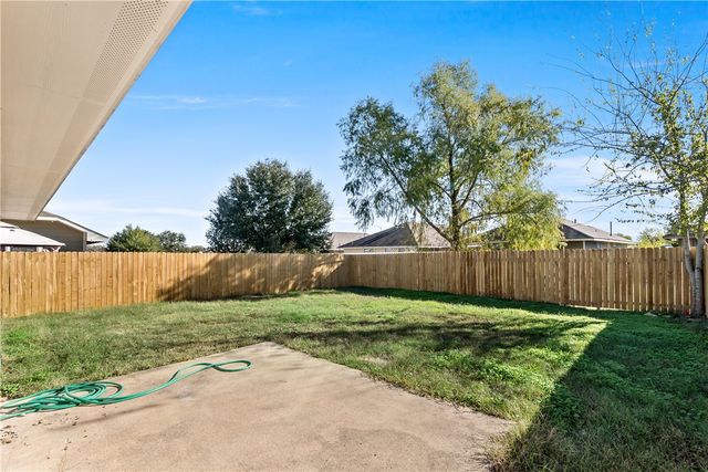 1002 Crested Point Drive, College Station, TX 77845