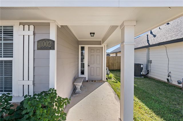 1002 Crested Point Drive, College Station, TX 77845