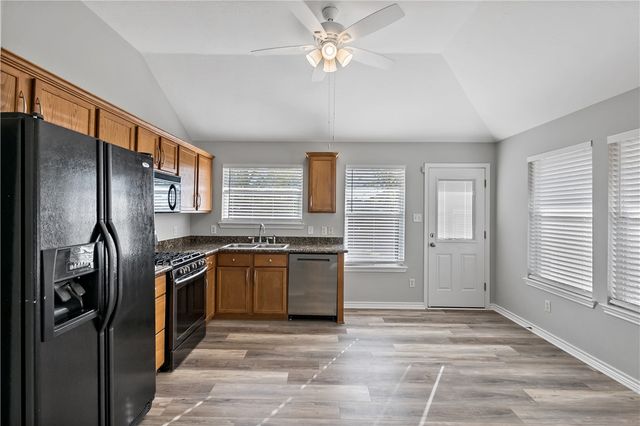 1002 Crested Point Drive, College Station, TX 77845