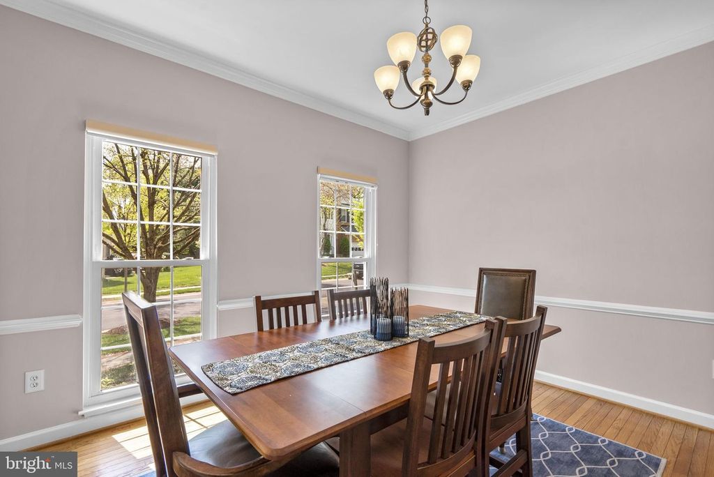 Image 24 of property listing at 7805 HERITAGE FARM DR, Gaithersburg, MD 20886