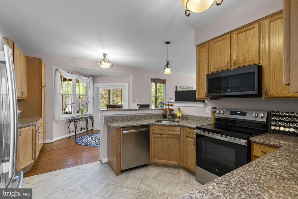 Image 27 of property listing at 7805 HERITAGE FARM DR, Gaithersburg, MD 20886