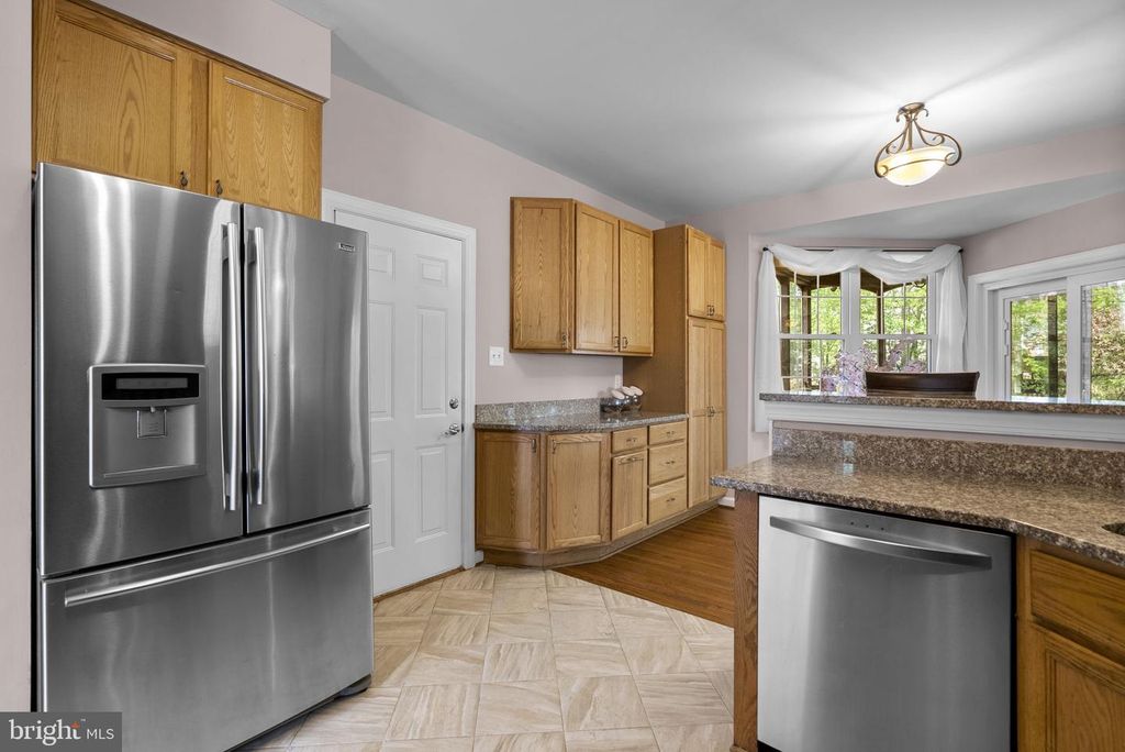 Image 28 of property listing at 7805 HERITAGE FARM DR, Gaithersburg, MD 20886