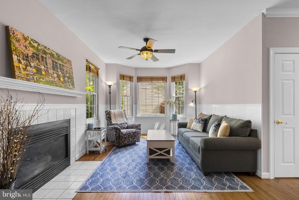 Image 34 of property listing at 7805 HERITAGE FARM DR, Gaithersburg, MD 20886