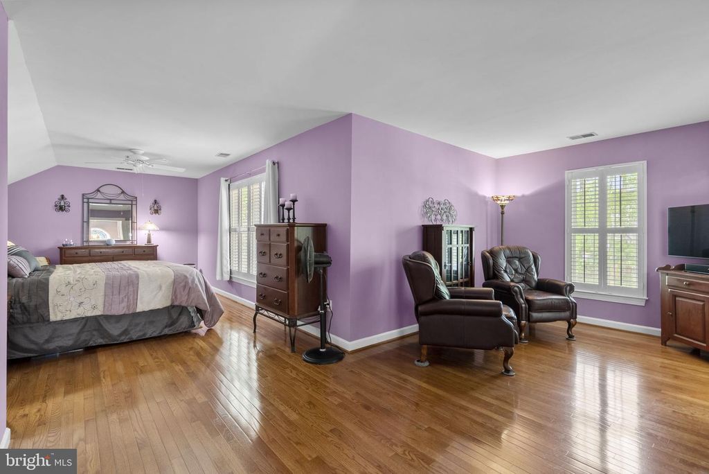 Image 39 of property listing at 7805 HERITAGE FARM DR, Gaithersburg, MD 20886