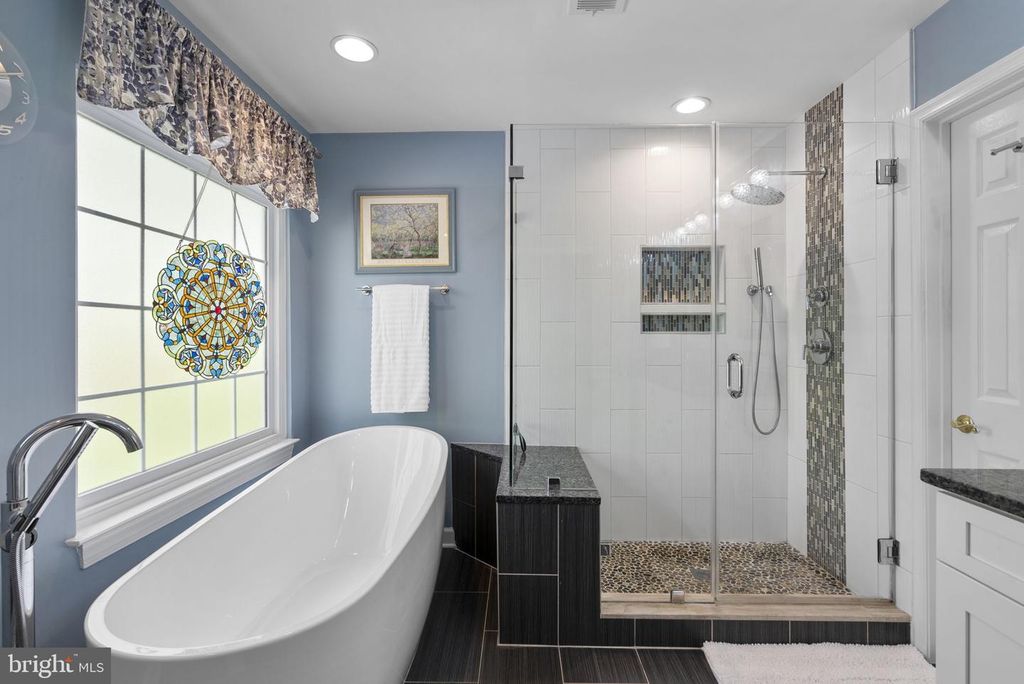 Image 46 of property listing at 7805 HERITAGE FARM DR, Gaithersburg, MD 20886