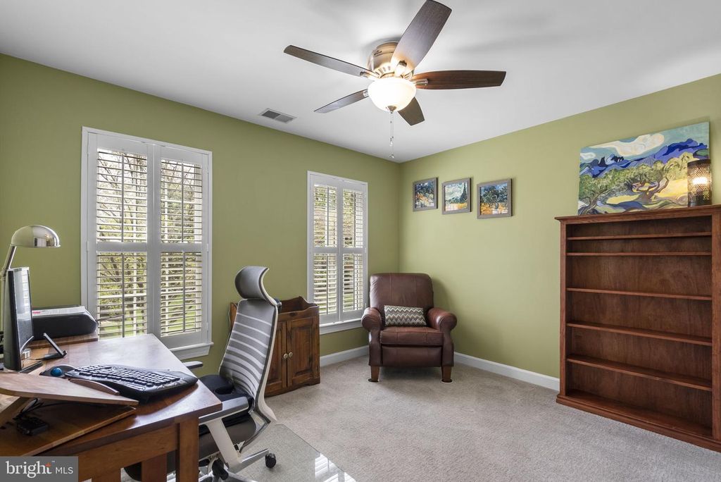 Image 47 of property listing at 7805 HERITAGE FARM DR, Gaithersburg, MD 20886