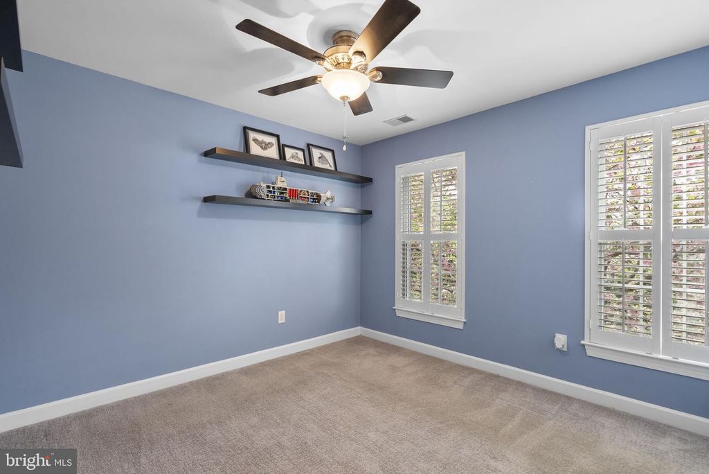 Image 50 of property listing at 7805 HERITAGE FARM DR, Gaithersburg, MD 20886