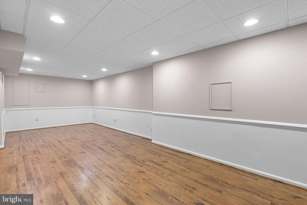 Image 55 of property listing at 7805 HERITAGE FARM DR, Gaithersburg, MD 20886