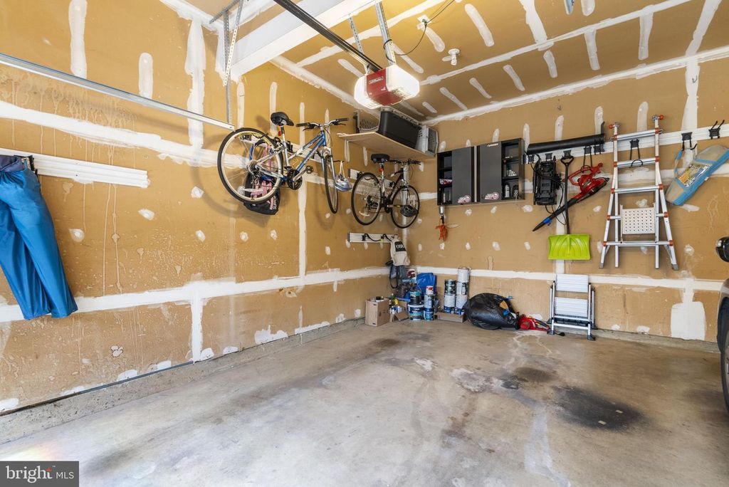 Image 64 of property listing at 7805 HERITAGE FARM DR, Gaithersburg, MD 20886