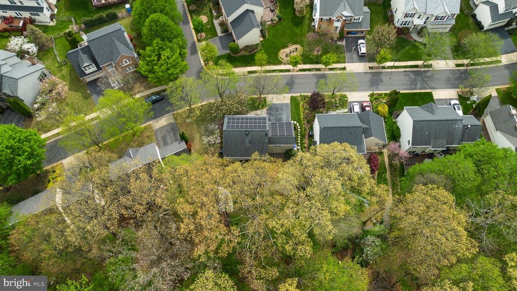 Image 65 of property listing at 7805 HERITAGE FARM DR, Gaithersburg, MD 20886