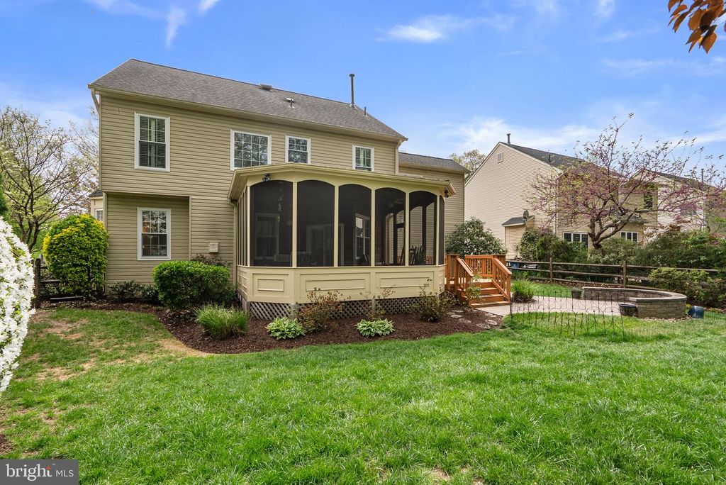Image 66 of property listing at 7805 HERITAGE FARM DR, Gaithersburg, MD 20886
