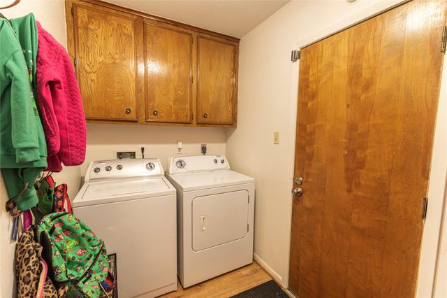 204 Briarwood Drive, Bellville, TX 77418