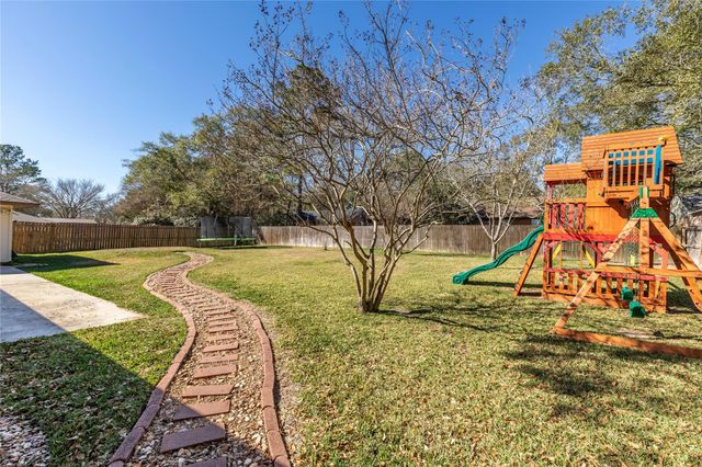 204 Briarwood Drive, Bellville, TX 77418