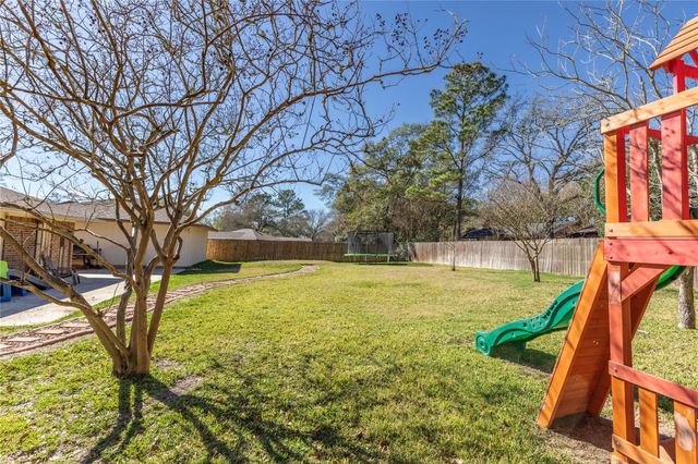 204 Briarwood Drive, Bellville, TX 77418