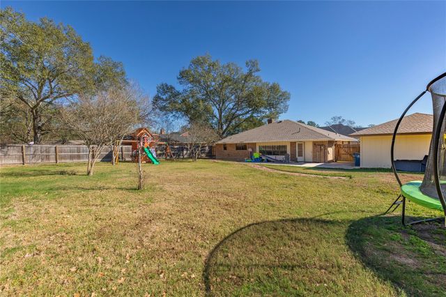 204 Briarwood Drive, Bellville, TX 77418