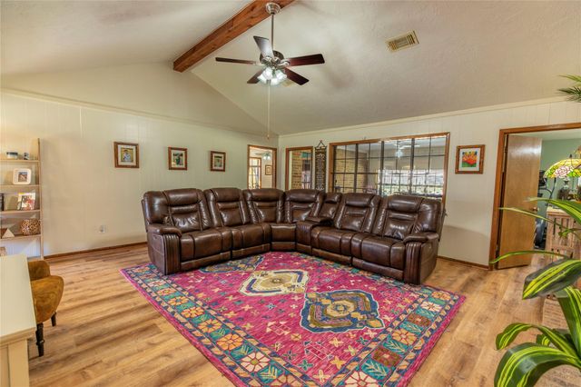 204 Briarwood Drive, Bellville, TX 77418
