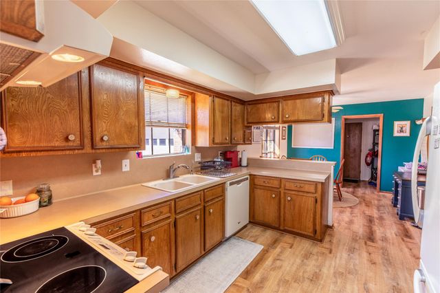 204 Briarwood Drive, Bellville, TX 77418