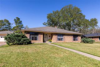 204 Briarwood Drive, Bellville, TX 77418