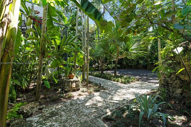 4086 Raynolds Ave, Miami, FL 33133