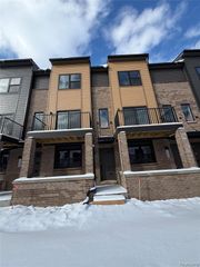 23614 Parkview Lane, Farmington, MI 48336