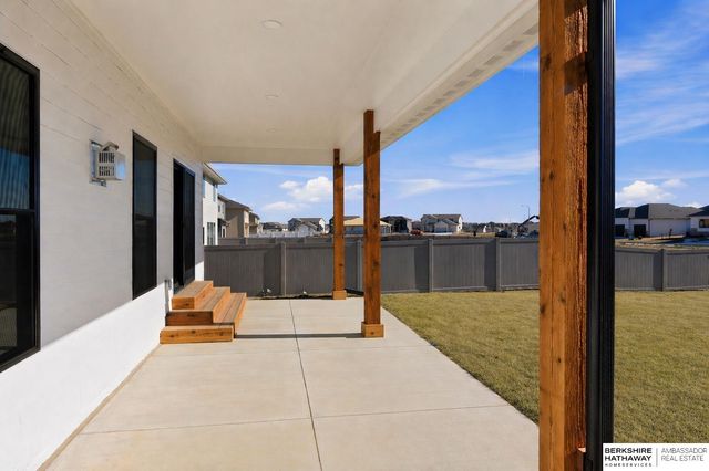 12401 Fenwick Street, Papillion, NE 68046