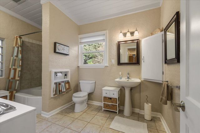 3009 Livingston Road, Tallahassee, FL 32303