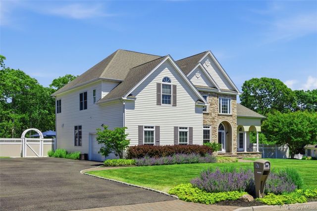 47 Grassland Circle, Mount Sinai, NY 11766