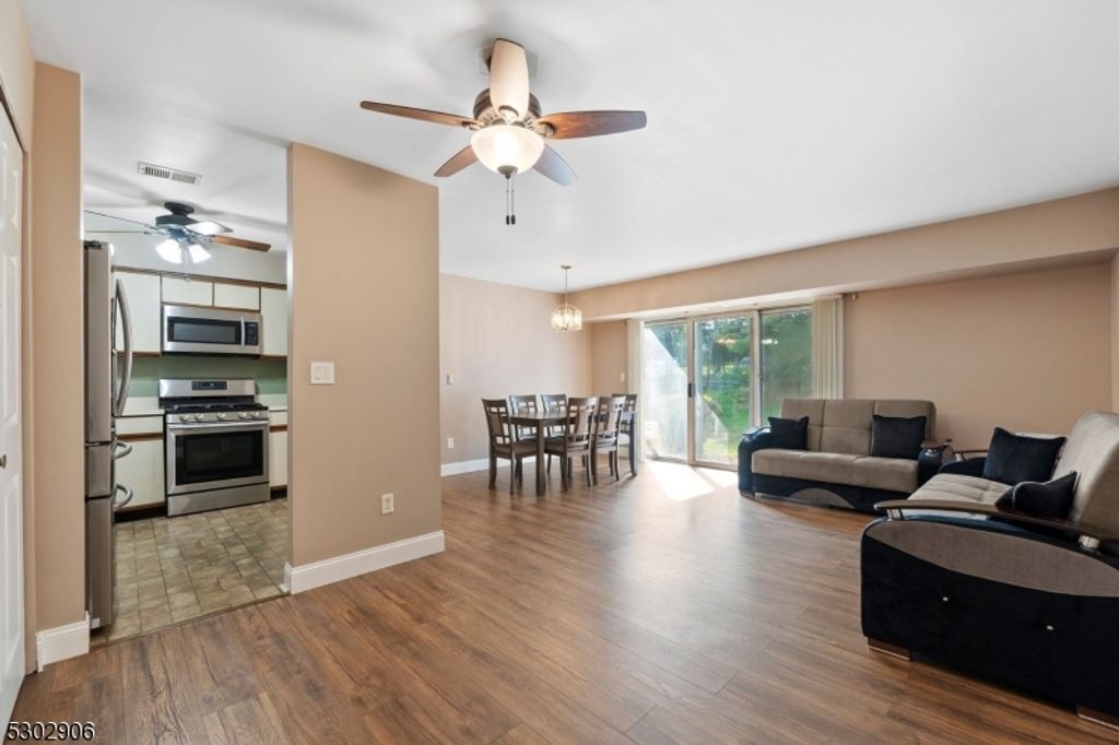 11 Henley Dr, Franklin Twp., NJ 08873