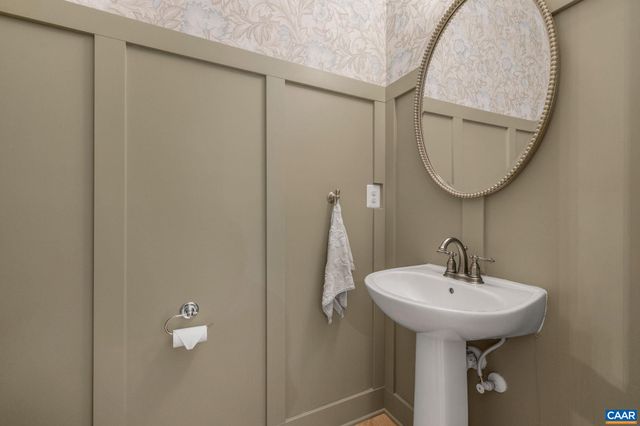 2744 LOCKERBIE LN, Keswick, VA 22947