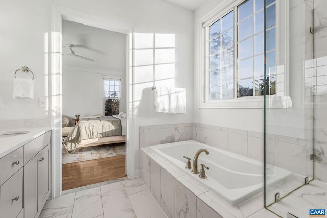 2744 LOCKERBIE LN, Keswick, VA 22947