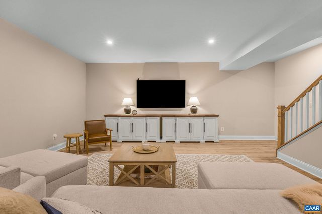 2744 LOCKERBIE LN, Keswick, VA 22947