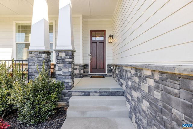 2744 LOCKERBIE LN, Keswick, VA 22947