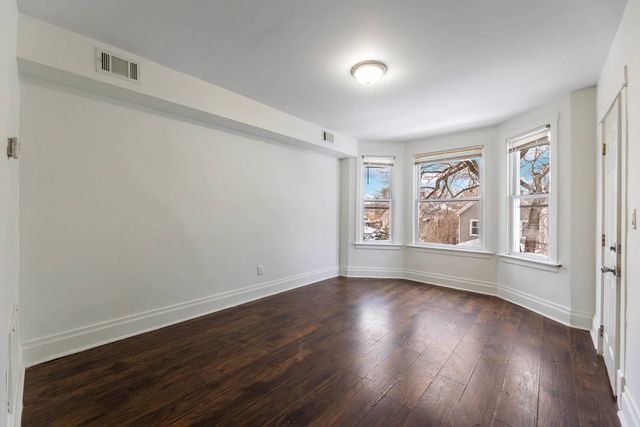 8632 S Escanaba Avenue, Chicago, IL 60617