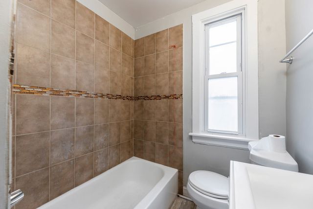 8632 S Escanaba Avenue, Chicago, IL 60617