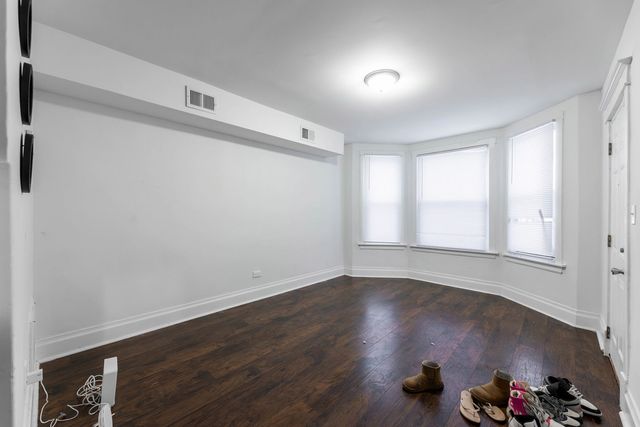 8632 S Escanaba Avenue, Chicago, IL 60617