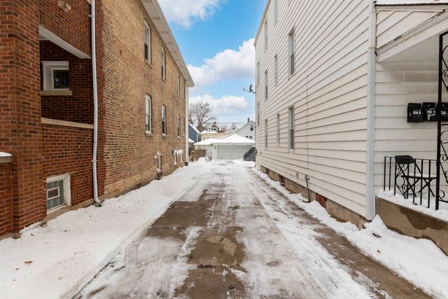 8632 S Escanaba Avenue, Chicago, IL 60617