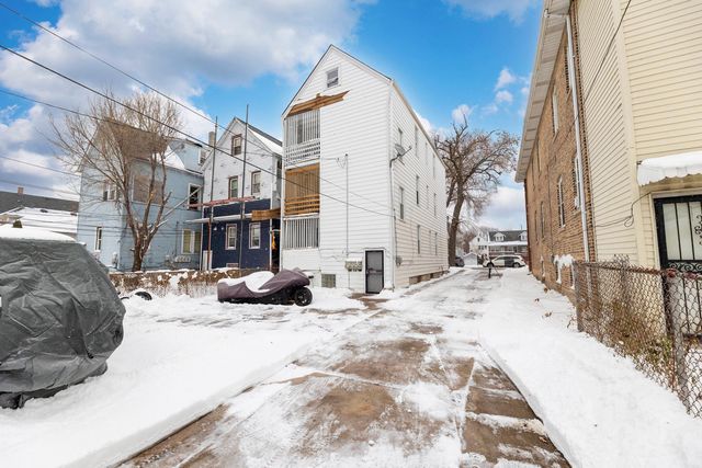 8632 S Escanaba Avenue, Chicago, IL 60617