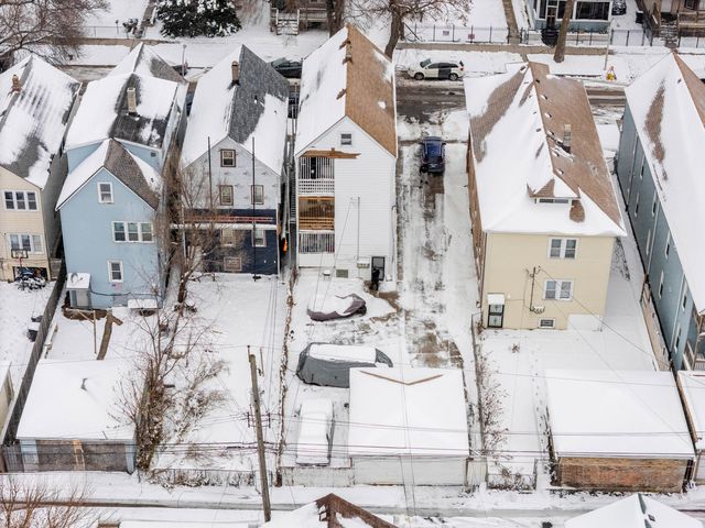 8632 S Escanaba Avenue, Chicago, IL 60617