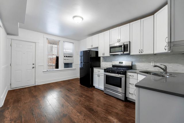 8632 S Escanaba Avenue, Chicago, IL 60617