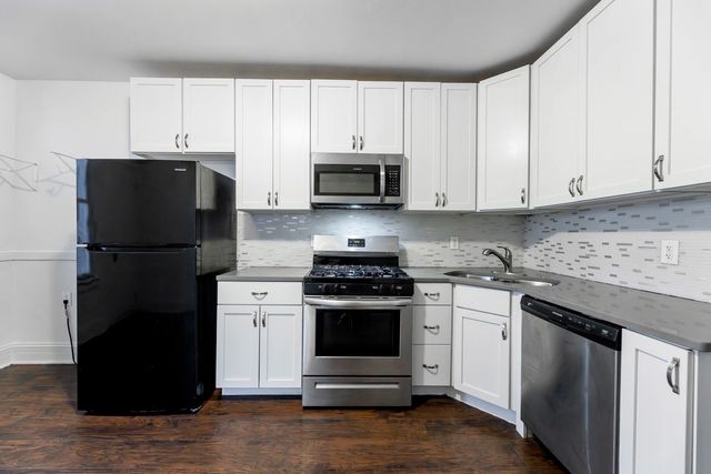 8632 S Escanaba Avenue, Chicago, IL 60617