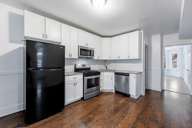 8632 S Escanaba Avenue, Chicago, IL 60617