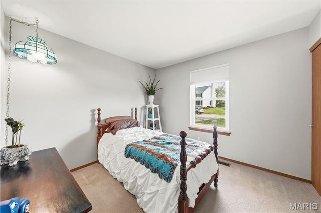 118 Walnut Hill Drive, St Charles, MO 63304