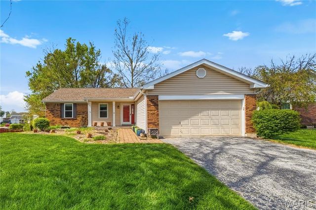 118 Walnut Hill Drive, St Charles, MO 63304